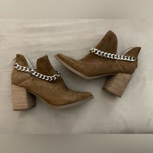 Steve Madden Cedar Chain Bootie!! NEW!!